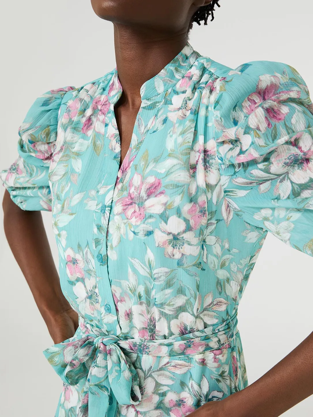 Floral Print Split Neck Dress With Balloon Sleeves