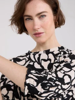 Printed Textured 3/4 Sleeve Round Neck Top