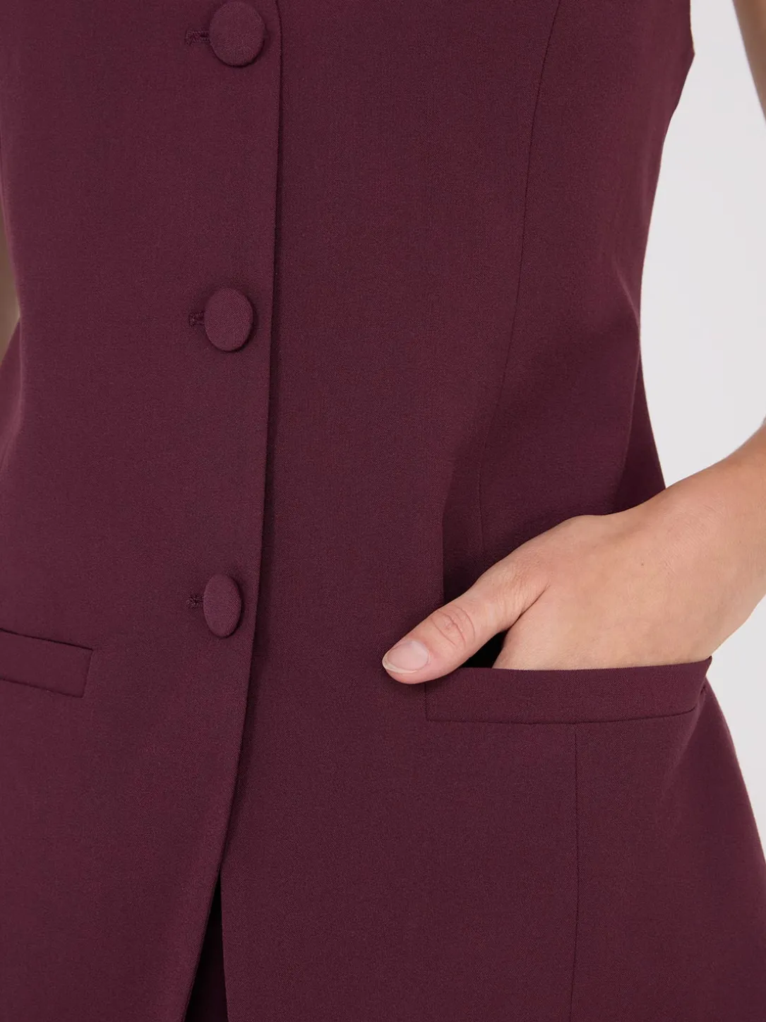 Sleeveless 3-Button Blazer