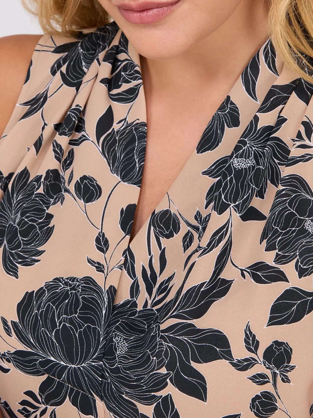 Sleeveless Floral Print V-Neck Blouse