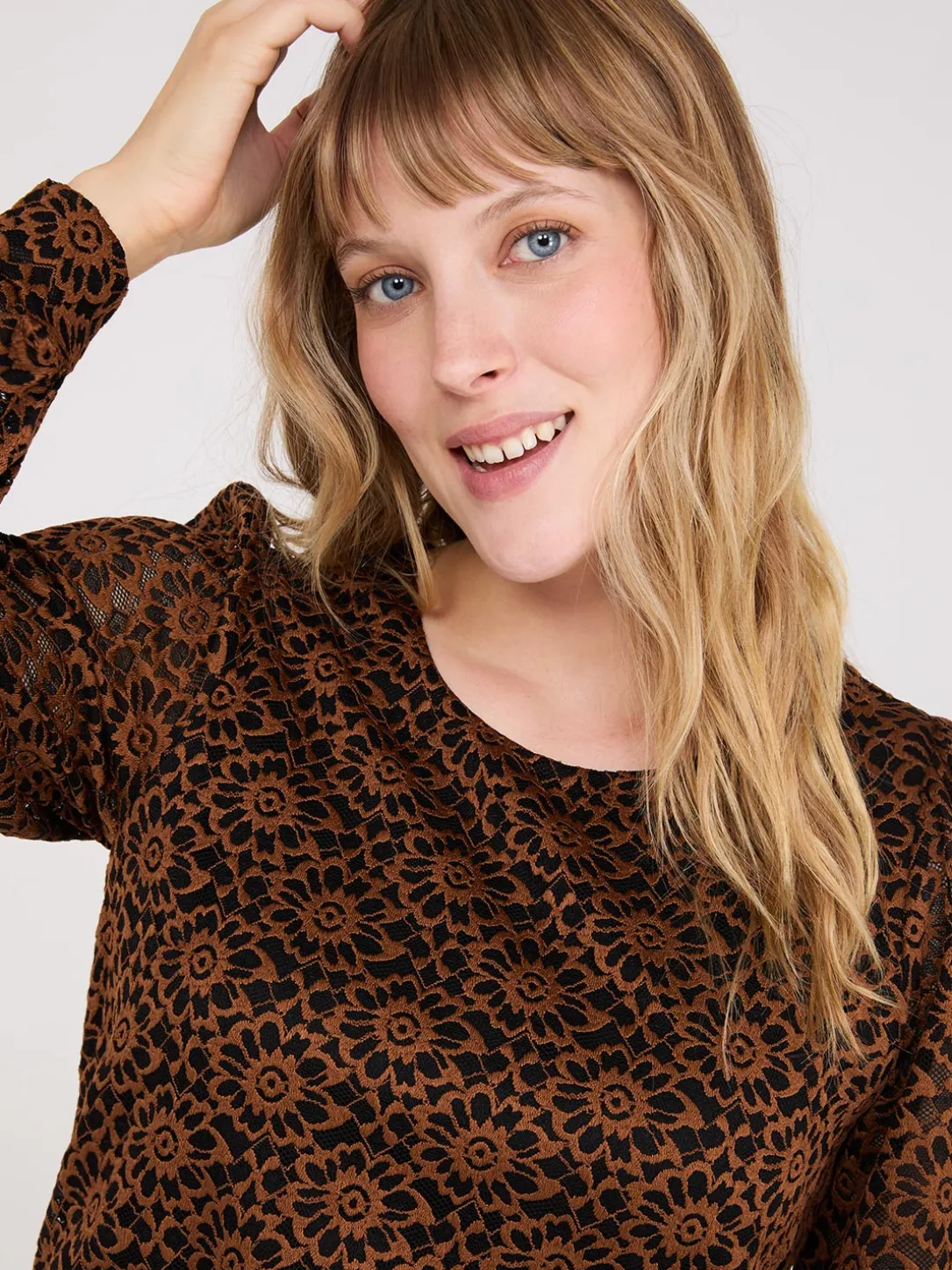 2-Tone Lace Balloon Sleeve Top